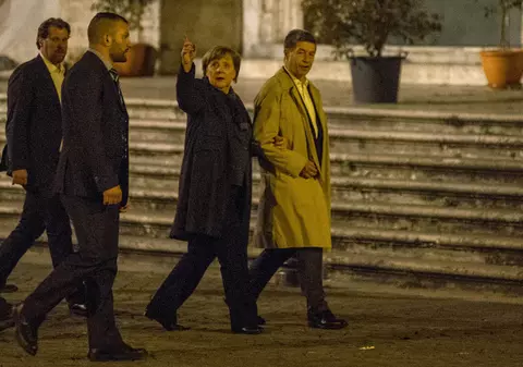 Angela Merkel și soțul ei, apreciați de Maurice Munteanu pentru stilul adoptat pe stradă: Imaginea vorbește despre civilizație