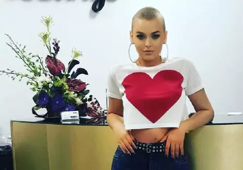 Micha lui Connect-R a răbufnit după ce a fost criticată că s-a tuns. “Nu înțeleg toate frustratele“