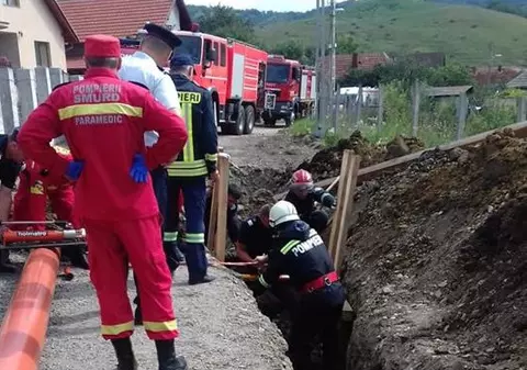 Muncitor mort după ce un mal de pământ s-a prăbușit peste el, în Șimleu Silvaniei, Sălaj