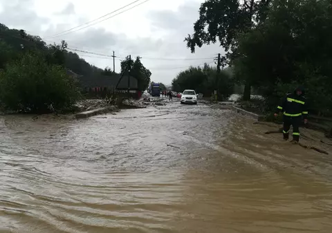 FOTO: Bărbatul luat de o viitură în Neamț a fost găsit mort