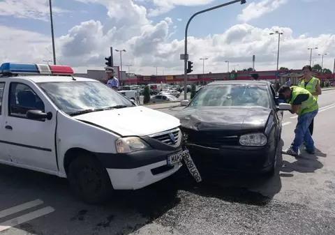 O polițistă a rănit un copil într-un accident în Alba Iulia. A rămas fără permis / VIDEO