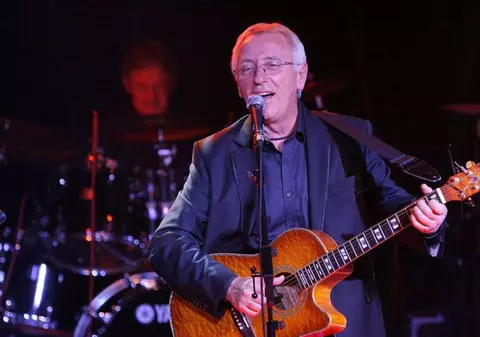 Cântăreţul Oliver Dragojevic a murit la vârsta de 70 de ani