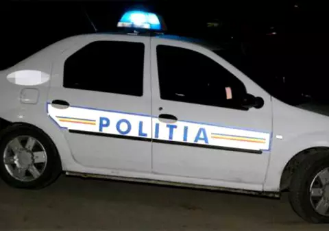 Un microbuz plin cu călători a fost lovit de un tractor, în Brăila. Doi oameni au fost răniți