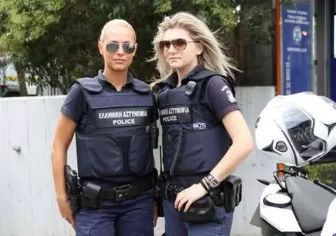 Românii care călătoresc cu mașina în Grecia, în pericol. Codul Rutier a devenit extrem de drastic. Se rețin permisul, talonul și plăcuțele