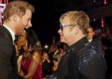 Prinţul Harry şi Elton John vor să ajute bărbaţii infectaţi cu HIV. "Coaliţie globală" dedicată tratării bolii