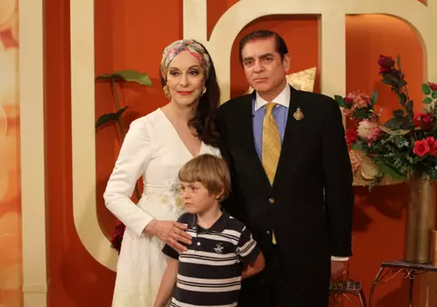 Micul prinț e plimbat din palat în palat. Carol Ferdinand a ales să doarmă în camera în care a copilărit regele Carol I