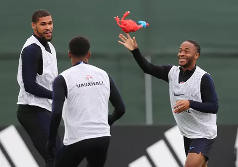 Anglia a pregătit semifinala împotriva Croației cu o găină de cauciuc