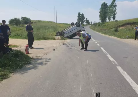 Accident cumplit în Râmnicu Sărat. Șoferul a murit imediat după ce a ajutat la soaterea din mașină a soției și nepotului său