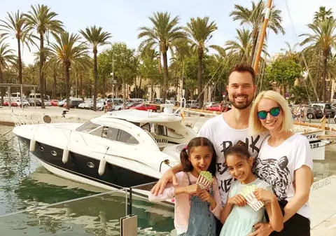 Ramona Nerra, vacanță în Mallorca împreună cu familia