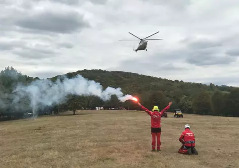 UPDATE/Turist ceh rănit grav în Munții Rodnei după ce a căzut 30 de metri în prăpastie. A fost dus la spital cu un puternic traumatism cranian