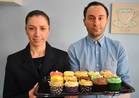 EXCLUSIV/Povestea din spatele savarinelor românești care au devenit ”virale” în Anglia. Soții Badea și-au investit toate economiile în mica lor afacere!