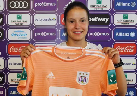 Ștefania Vătafu, la Anderlecht Bruxelles. Fotbalista s-a transferat de la Tenerife