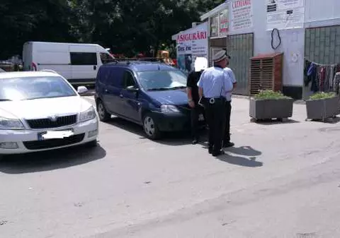 Bătaie cu bâte în Alexandria. O mamă și fiul ei, loviți cu bestialitate