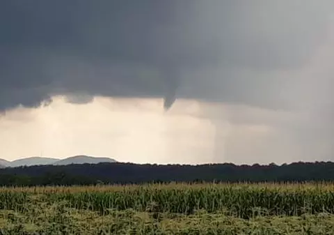 VIDEO/ Tornadă filmată în Bihor, duminică. Cum arată vârtejul