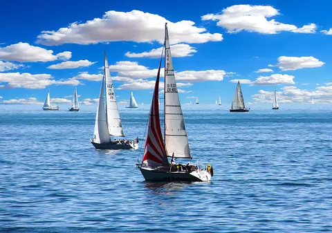 VIDEO/ Cum să te distrezi pe velier, într-o altfel de vacanță. Avantajele și dezavantajele unui concediu pe barcă