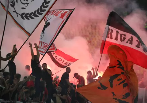 Trei fani dinamoviști, reținuți. Incidente înainte de FCSB - Dinamo