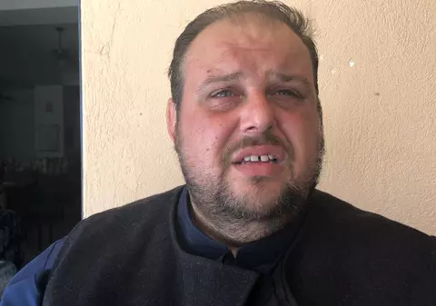 CORESPONDENȚĂ DIN GRECIA/ În fața lui Dumnezeu, dar ascuns de oameni, preotul Dimitris plânge. Se pregătește să-și înmormânteze 40 de enoriași