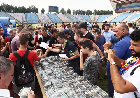 FOTO&VIDEO | A început demolarea stadionului Ghencea. Sâmbătă se poate vizita ultima dată mitica arena. Reacția lui Gigi Becali: ”Bă, p-astea le-am cumpărat eu”