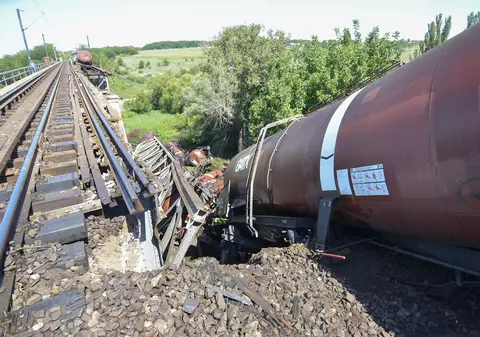 Două vagoane de tren au deraiat în Caraș-Severin