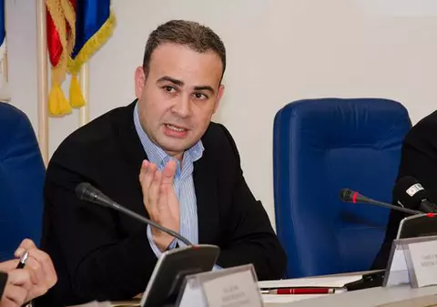 PNL atacă ”tripleta Vâlcov - Teodorovici - Mişa”: ”Guvernul a făcut un buget prost, se pune în pericol plata salariilor şi pensiilor”