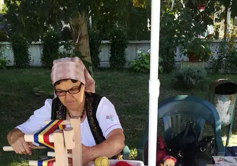 Femei la război! Scutură praful de pe o tradiție veche și ”aruncă în luptă” costumul popular