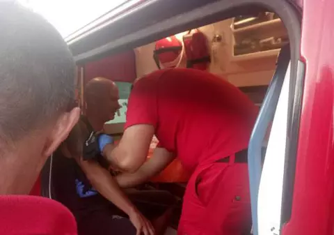 FOTO | Un canadian care a emigrat în Munţii Orăştiei a fost bătut crunt de șase localnici băuți. Motivul pentru care bărbatul este urât în sat
