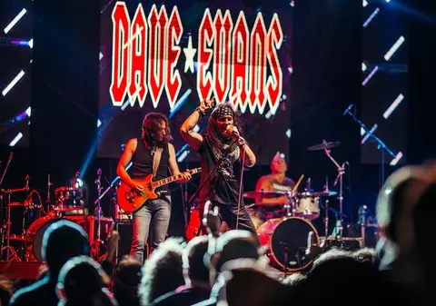 Dave Evans, primul solist al AC/DC, s-a mutat în România