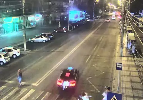 Chitarist spulberat pe o trecere de pietoni, în Galaţi. Șoferul a fugit de la fața locului