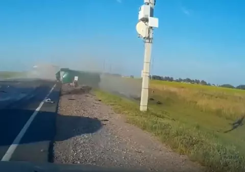 VIDEO/ Șase moldoveni au murit într-un grav accident în Rusia. Momentul impactului, surprins de o cameră de bord