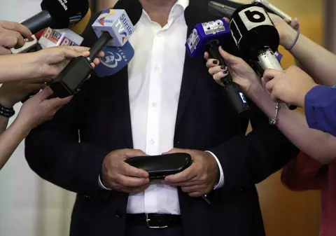 Zeci de instituţii încalcă legea. Nu şi-au desemnat purtători de cuvânt sau refuză să le dezvăluie numele