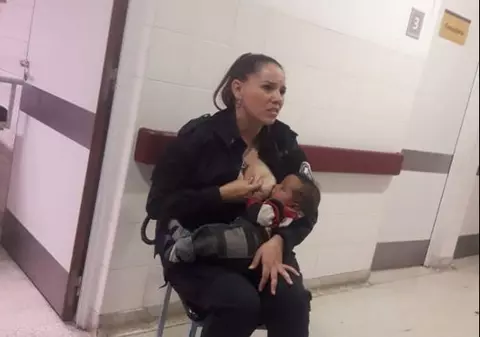 O polițistă "eroină" din Argentina a hrănit la piept un copil într-un spital, după ce a văzut că medicii nu-i dădeau de mâncare