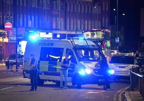 Atac armat în Londra, lângă stația de metrou Kingsbury. Trei persoane au fost rănite în urma incidentului