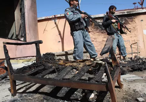 Trei soldați NATO uciși într-un atentat sinucigaș în Afganistan