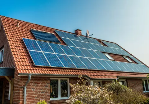 LIBERTATEA TE AJUTĂ: Bani de la stat pentru panouri solare. Cine are dreptul la acest ajutor financiar