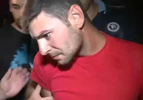 Bărbatul care a furat arma jandarmeriței nu mai vrea în libertate. Inițial, el contestase arestul preventiv