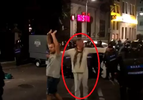 Cătălin Paraschiv, șeful Brigăzii Speciale a Jandarmeriei, recunoaște că el este "bărbatul în alb": "E vară, e cald, aşa am venit efectiv îmbrăcat de acasă"