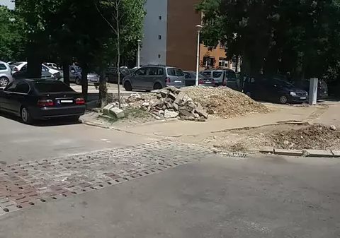 ȘTIREA MEA/ "Aștept după un loc de parcare din decembrie 2017"