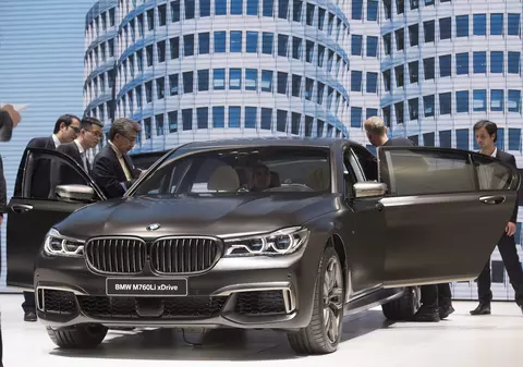 Fiul lui Liviu Dragnea și-a cumpărat în leasing o mașină nouă. Valentin Dragnea conduce un BMW de peste 150.000 de euro