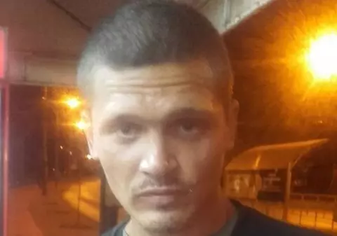 Boschetarul care atacă femeile pe stradă la Iași a recidivat. I-a smuls un cercel femeii pe care o mai agresase
