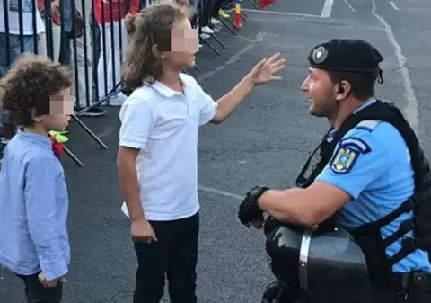 Doi copii de la protest au apărut pe pagina de Facebook a Jandarmeriei, fără acordul părinților