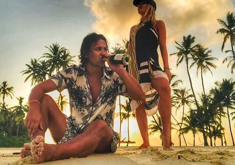 Delia s-a pozat pe plaja din Maldive, dar un fan a criticat-o imediat. “Pari grasă “