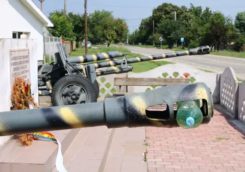 REPORTAJ/Localnicii din Deveselu nu se tem de Putin sau de rachete balistice. Sunt supărați că poștașul întârzie cu pensiile/ VIDEO