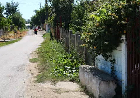 REPORTAJ/ Cum prăznuiesc doljenii Sfânta Maria Mare. Dau de pomană lubeniță, pește, căni și castroane - FOTO/VIDEO