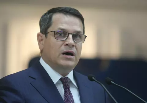 Directorul SRI, Eduard Hellvig, audiat joi în Parlament