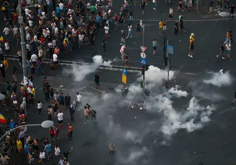 Parchetul General a ridicat de la Jandarmerie documente despre gazul şi grenadele folosite în Piața Victoriei