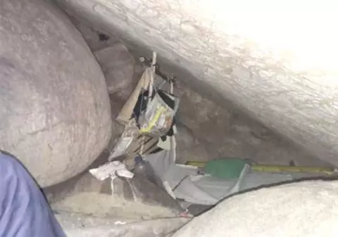 A fost răpită la 13 ani și ținută captivă timp de 15 ani într-o peșteră! Calvarul prin care a trecut o femeie