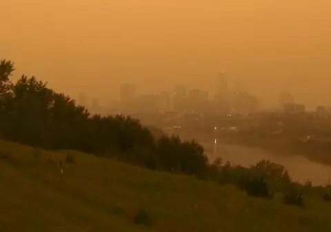 VIDEO | O ceață de lumină portocalie s-a instalat deasupra unor regiuni din Canada