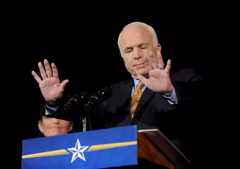 Mesajul de rămas bun al lui McCain pentru americani: L-a atacat pe Trump și i-a ales pe Bush și Obama să țină discursuri la funeraliile lui