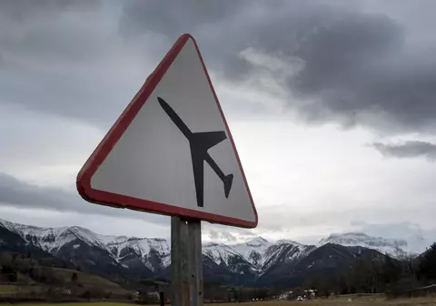 Avion prăbușit în Indonezia. Un copil este singurul supraviețuitor