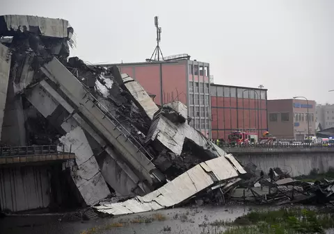 Un român a asistat la prăbușirea podului din Italia. Omul a povestit momentele dramatice din timpul incidentului